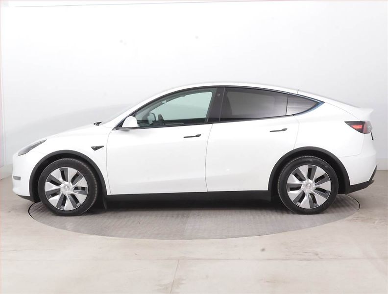 Tesla Model Y (2023) Long Range AWD 79kWh, SoH 92% - fotka 3 z 21