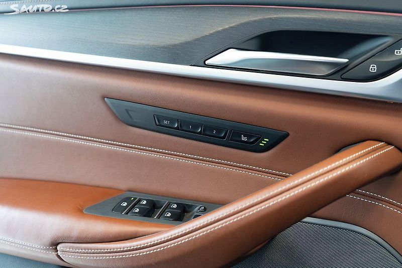 BMW Řada 5 (2021) 540d xDrive možný odpočet DPH - fotka 22 z 26
