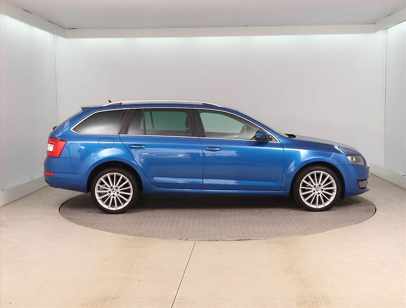 Škoda Octavia (2014) Style 1.6 TDI, Serv.kniha - fotka 6 z 16