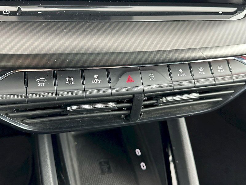 Škoda Octavia (2023) Combi 2.0 TSI 180 kW RS - fotka 27 z 40