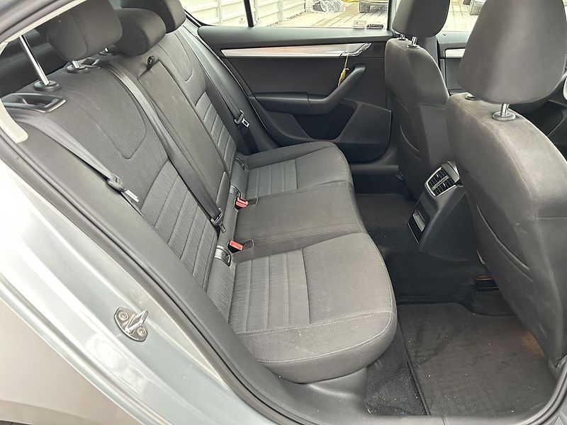 Škoda Octavia 1.2 TSI Elegance plus - fotka 25 z 28