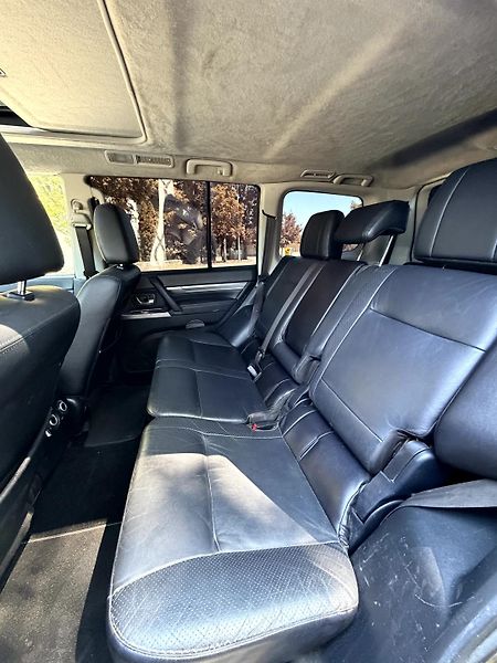 Mitsubishi Pajero 3.2 D-ID 147 kW - fotka 15 z 20