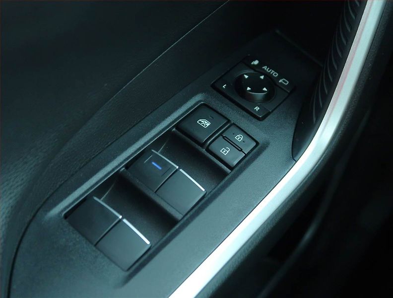 Toyota RAV4 (2021) Comfort 2.0 Valvematic - fotka 16 z 21
