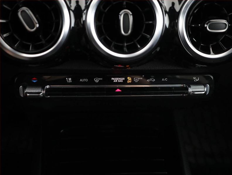 Mercedes-Benz GLB (2021) 200 d 4MATIC - fotka 12 z 20