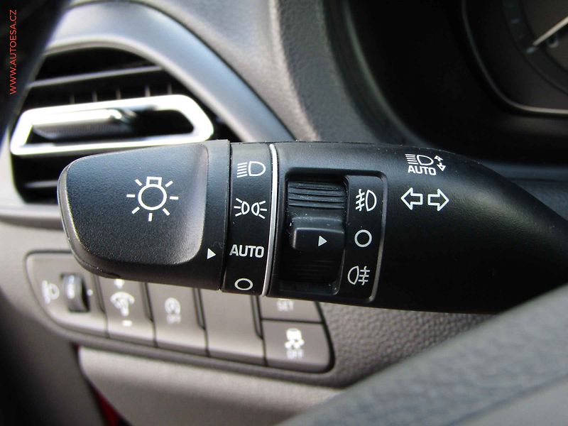 Hyundai i30 (2023) 1.0 T-GDi, ČR, Smart, LED - fotka 12 z 21