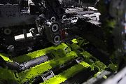 Instalace modelu stavebnice Peugeot Le Mans za účasti designera společnosti Lego