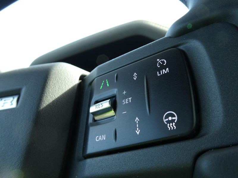 Land Rover Defender 110 3,0 X-Dynamic SE D250 - fotka 19 z 36