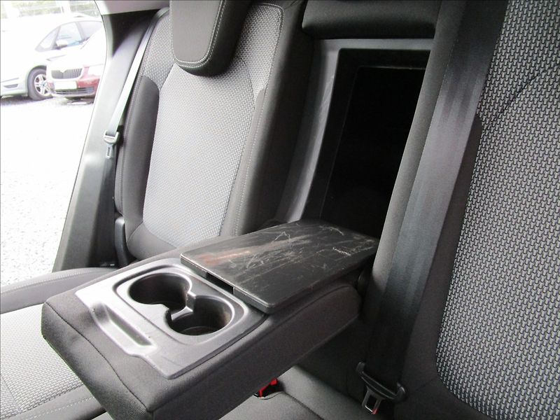 Opel Grandland 1.5CDTi 96kW AT8, aut. klima, - fotka 31 z 41