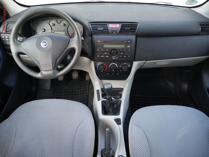 Fiat Stilo (2004) 1.6i, AC, park.čidla - fotka 7 z 16