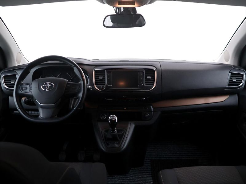 Toyota ProAce 2.0 D-4D L1 Family Man CZ - fotka 27 z 34