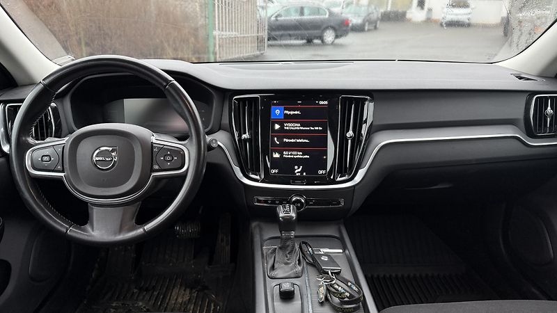Volvo V60 (2019) D4 140KW AUTOMAT - fotka 11 z 17