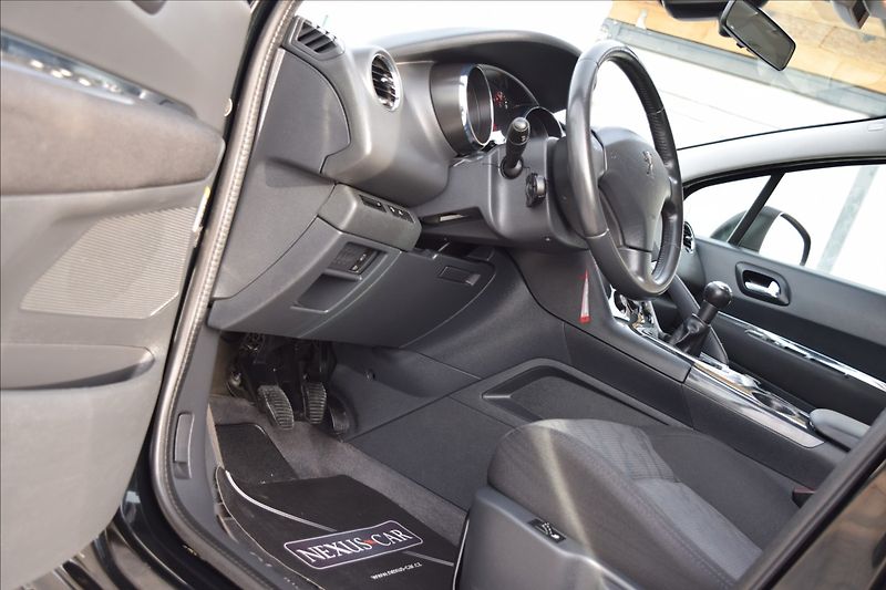 Peugeot 3008 1,6 i 88KW ALU NAVI PANORAMA - fotka 21 z 50