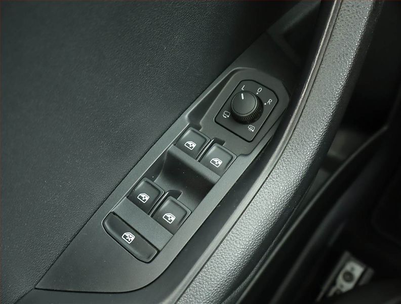 Škoda Karoq (2022) Sportline 1.5 TSI - fotka 16 z 16