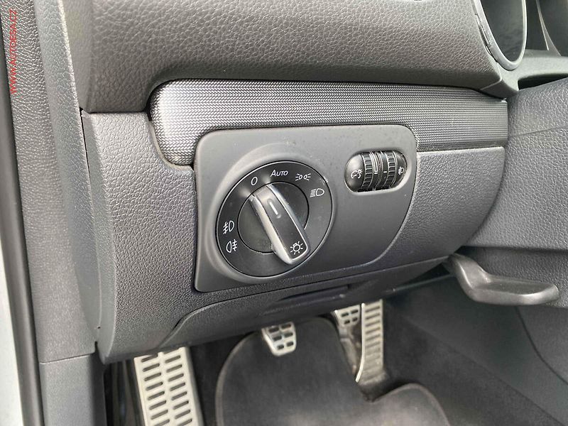 Volkswagen Golf (2012) 2.0 TDi, Style, navi - fotka 15 z 18