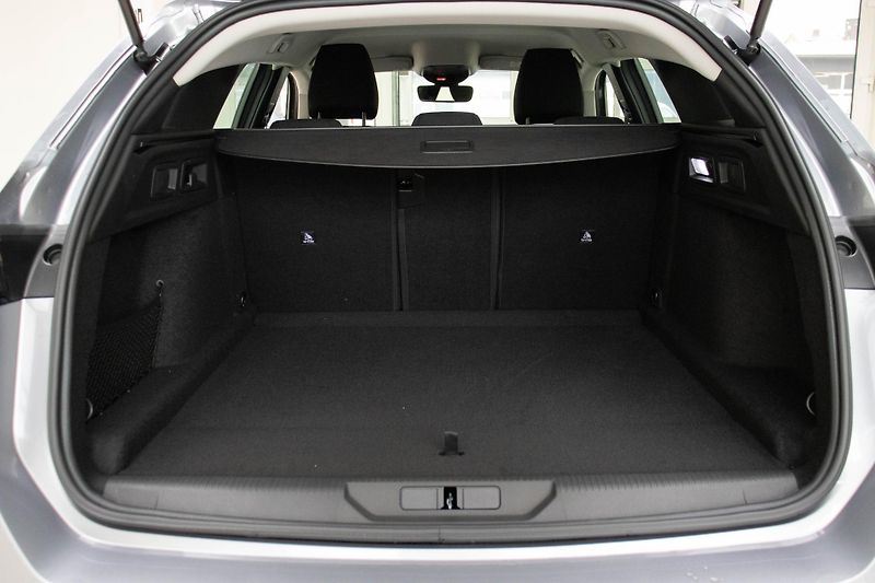 Peugeot 308 SW STYLE Hybrid 145 e-DCS6  - fotka 7 z 16