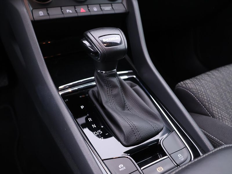 Škoda Karoq 1,5 TSI 110kW DSG CZ Style DPH - fotka 26 z 36