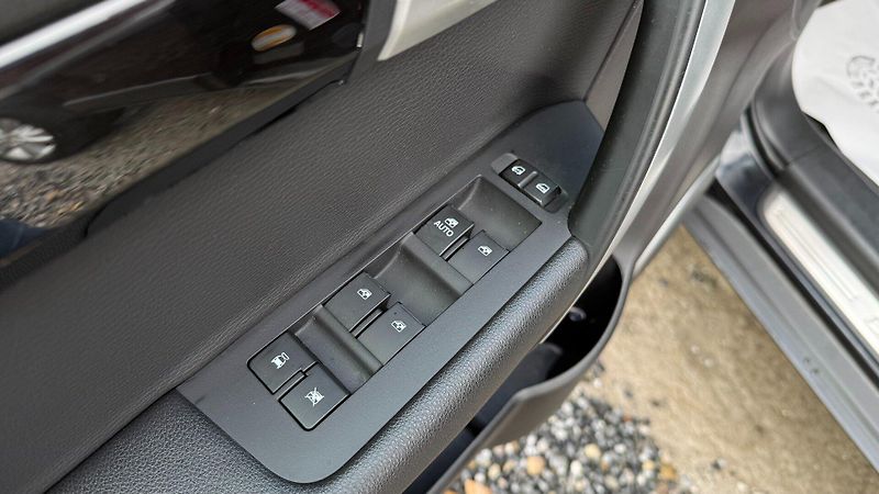 Chevrolet Captiva (2012) 2.2D 135kW *A/T*7míst*Servis* - fotka 9 z 23