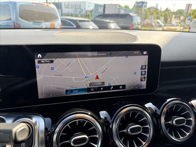 Mercedes-Benz GLB 250 - fotka 10 z 30