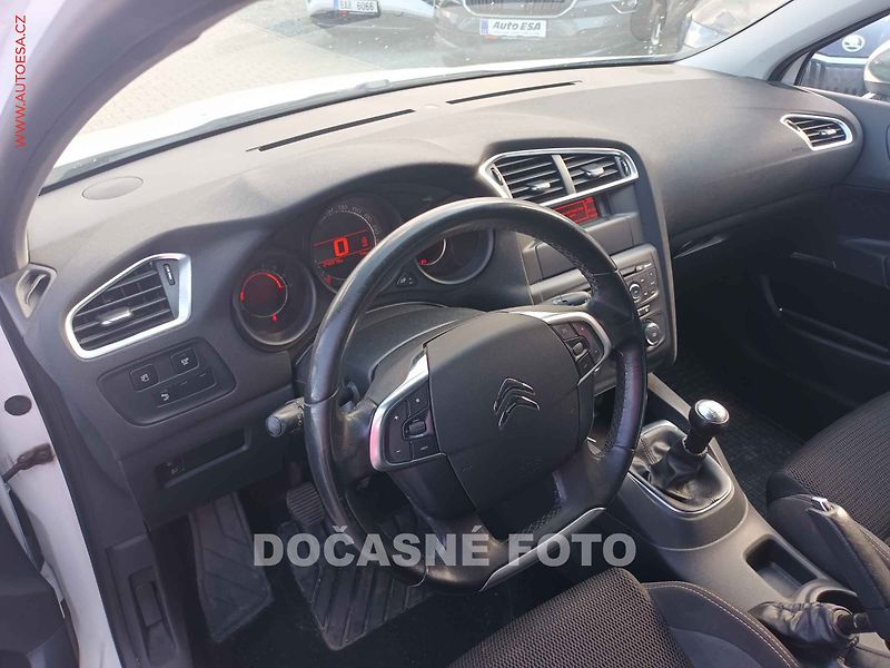 Citroën C4 (2013) 1.6HDI, ČR, AC, park.asist - fotka 3 z 3