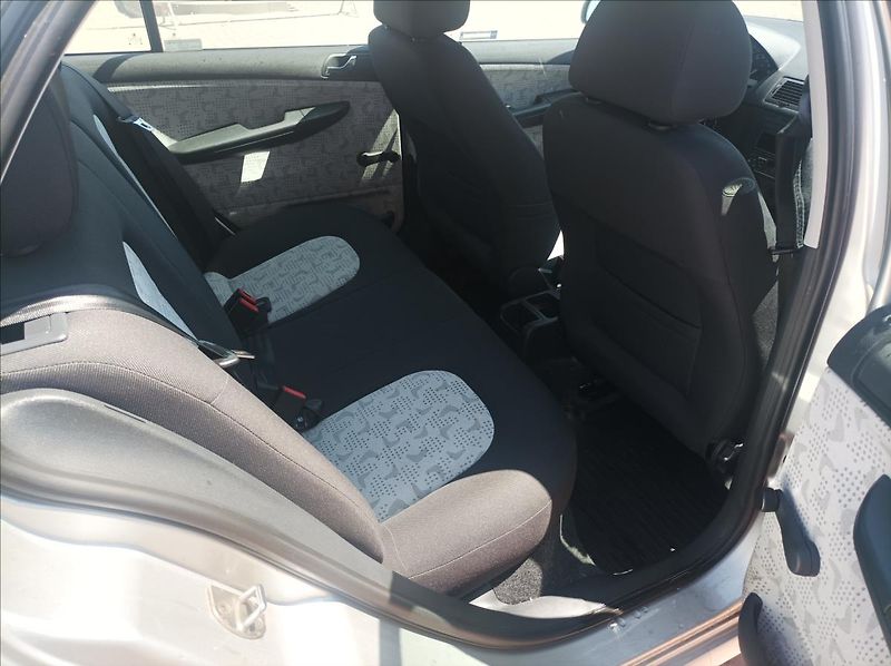 Škoda Fabia 1,2 Elegance - fotka 7 z 16
