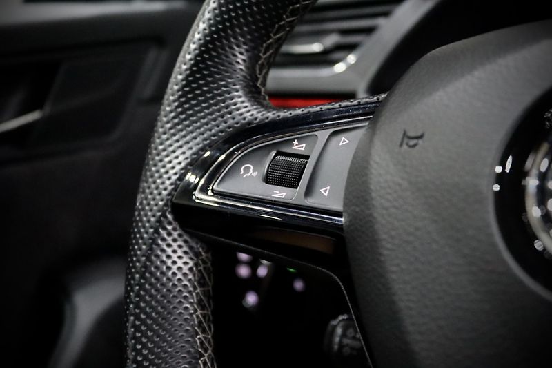 Škoda Superb 3 2.0 TSI 162 kW DSG Sportline - fotka 26 z 48