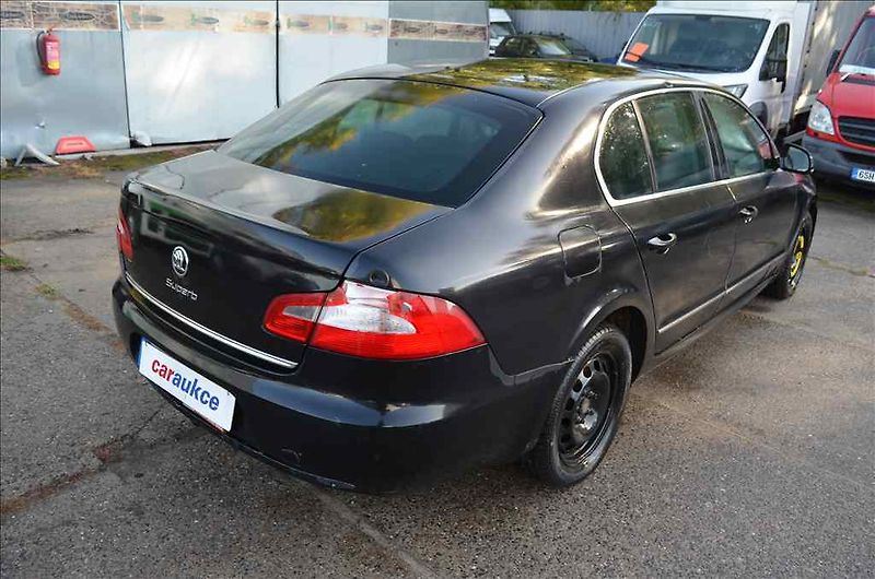 Škoda Superb (2011) 2,0 TDI - fotka 4 z 35