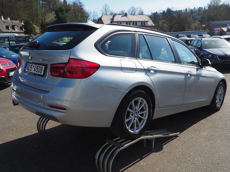 BMW Řada 3 (2016) 320D xDrive, A/T - fotka 4 z 38