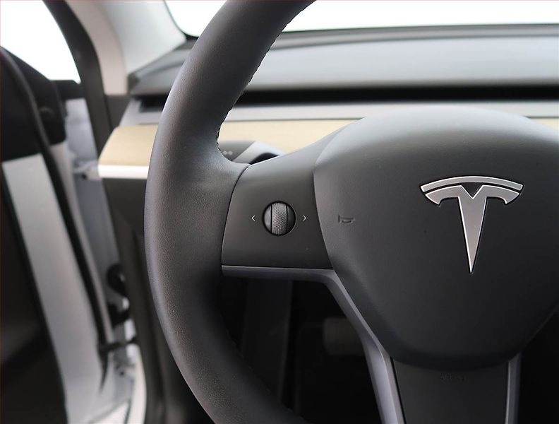 Tesla Model Y (2023) RWD LFP 60kWh, SoH 97% - fotka 28 z 33