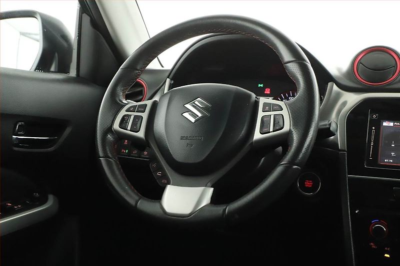 Suzuki Vitara (2017) 1.4 BoosterJet, 4X4, Automat - fotka 8 z 20