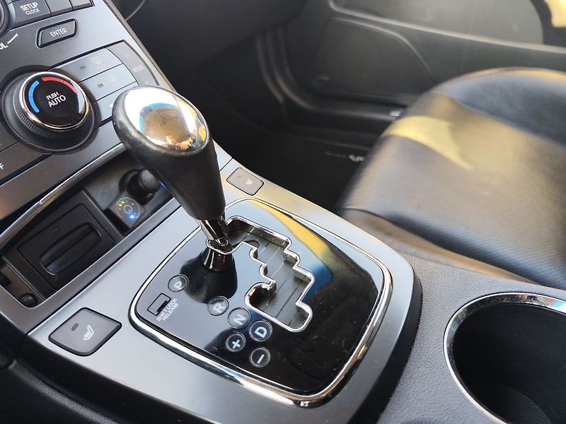 Hyundai Genesis 3.8 V6/223kW Coupe 6AT - fotka 19 z 35