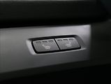 Volvo XC60 2,0 B4 AWD PLUS DARK 1. MAJ ČR - náhled 47