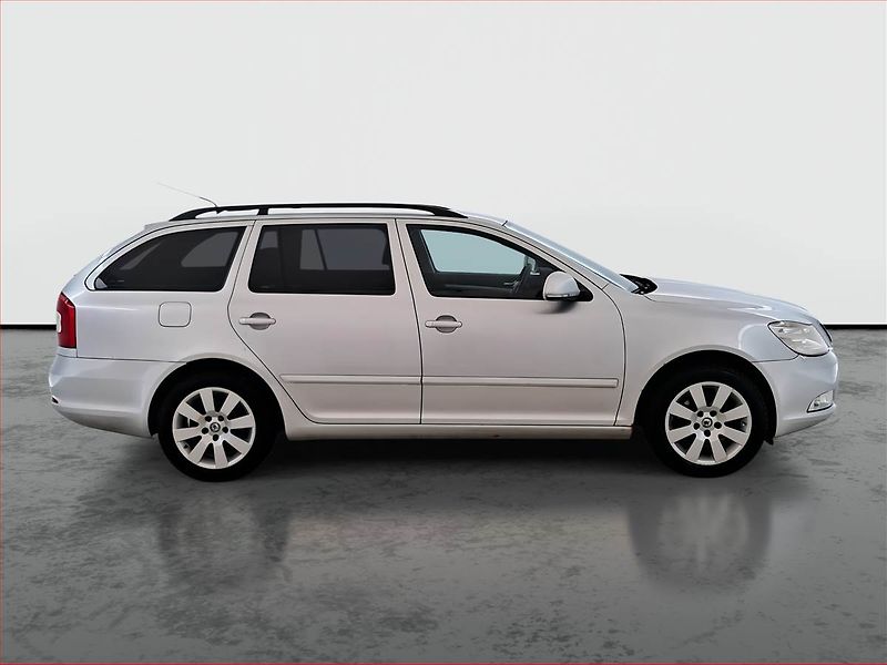 Škoda Octavia (2011) Ambition 1.6 TDI, Serv.kniha - fotka 6 z 16