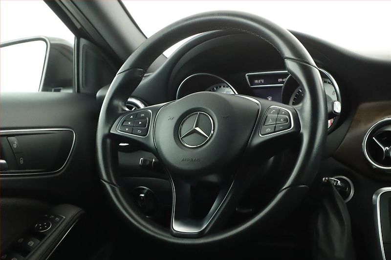 Mercedes-Benz GLA (2017) 220 d 4MATIC - fotka 17 z 21