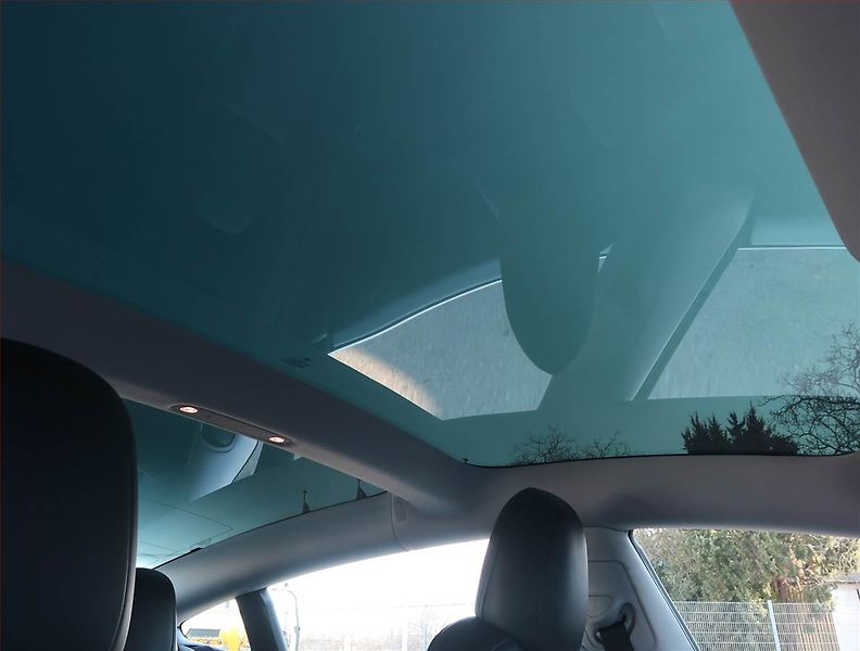 Tesla Model 3 (2019) Long Range 4WD 78kWh, SoH 92% - fotka 21 z 24