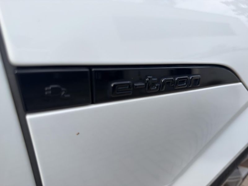 Audi Q8 e-tron (2024) SQ8 370KW PANO Bang & Olufsen - fotka 26 z 27