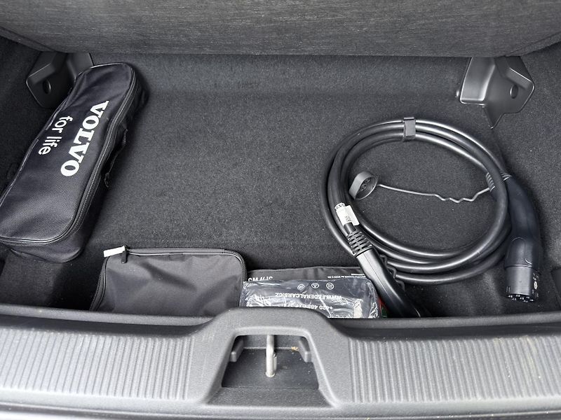 Volvo EX30 P8 CC AWD ULTRA / + sada pneu  - fotka 17 z 52
