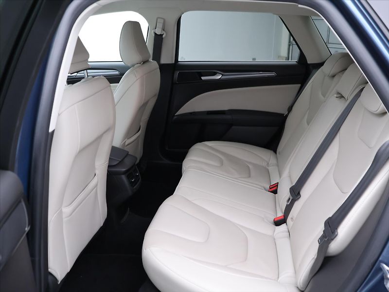 Ford Mondeo 2,0 Hybrid iCVT 103kW Vignale - fotka 14 z 35