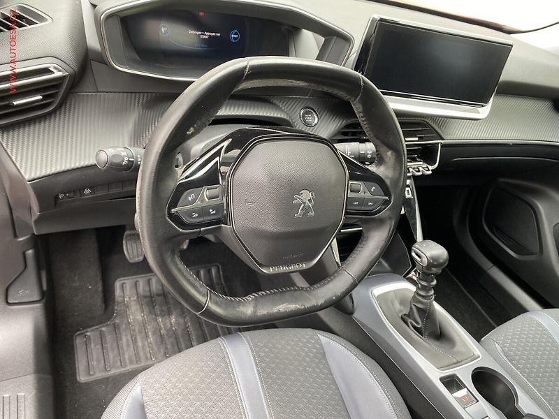 Peugeot 2008 (2020) 1.2PT, Allure, LED, navi - fotka 12 z 17