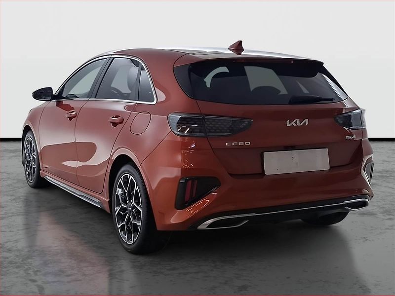 Kia Ceed (2023) 1.5 T-GDI - fotka 4 z 17