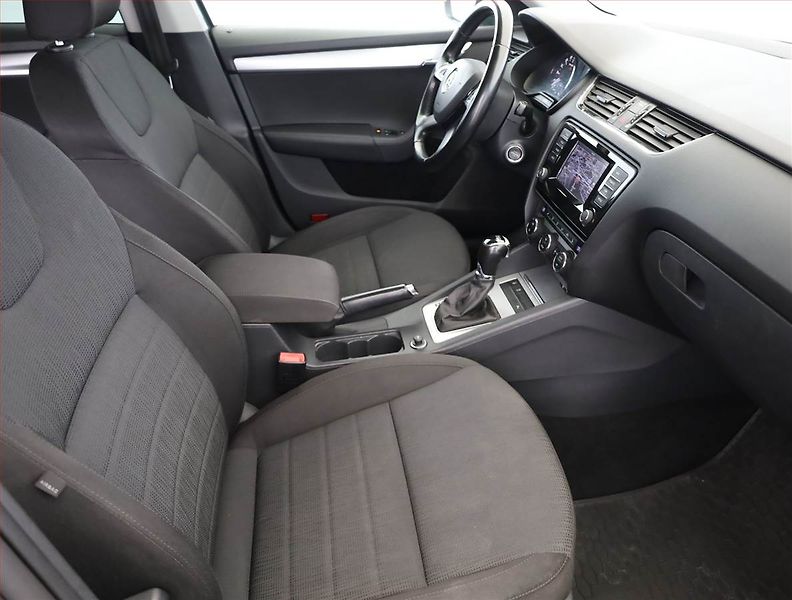 Škoda Octavia (2015) Ambition 2.0 TDI, Automat - fotka 7 z 18