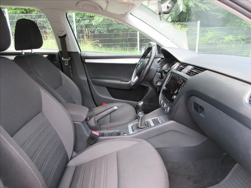 Škoda Octavia 1,6 TDi 85 Kw, Navi, Nové v ČR - fotka 13 z 28