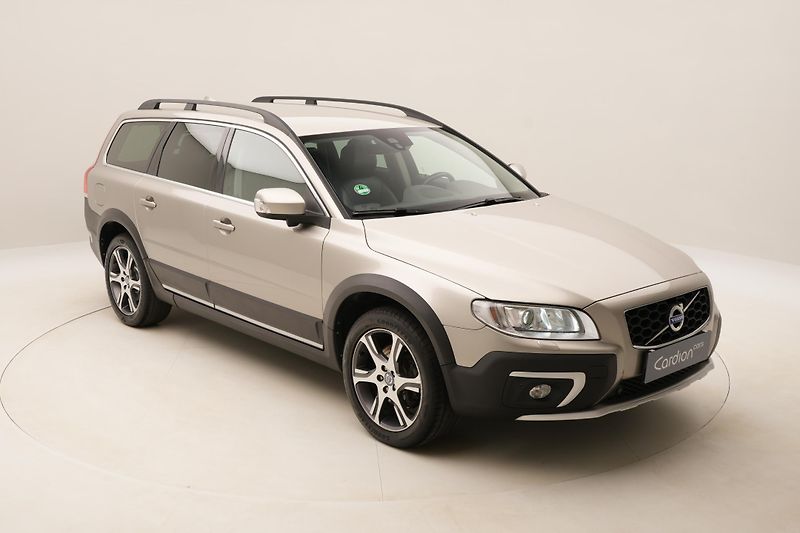 Volvo XC70 D3 AWD SUMMUM AUT - fotka 16 z 45