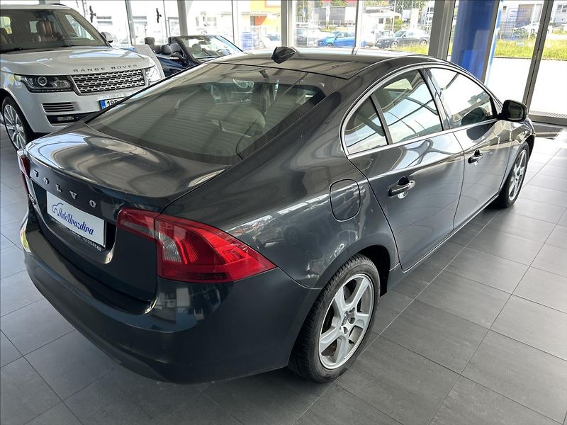 Volvo S60 1,6   D2,84kW - fotka 6 z 22