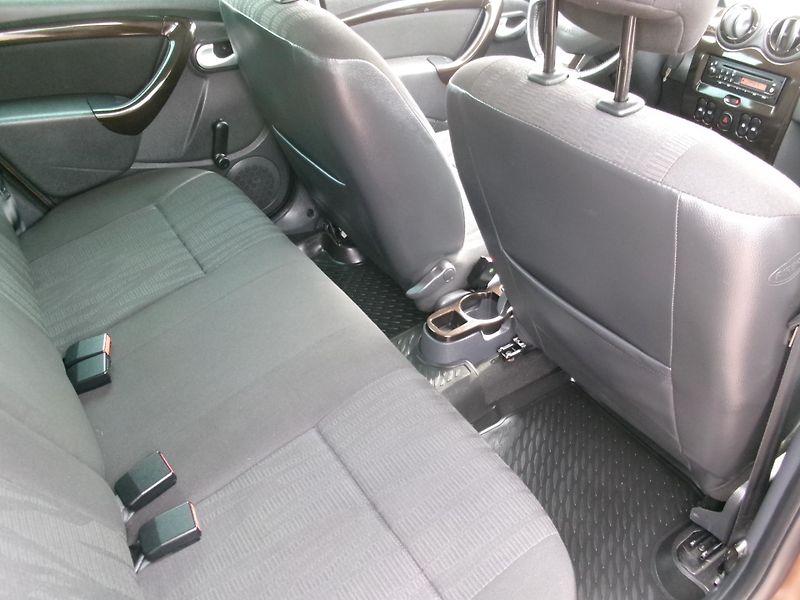 Dacia Duster (2010) 1,6 16V 4x4 KLIMA TAŽNÉ ALU - fotka 15 z 30