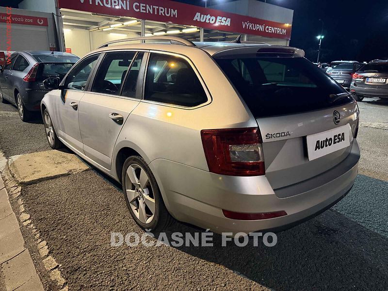 Škoda Octavia (2013) 1.6TDi, ČR, Elegance, bixen - fotka 2 z 3