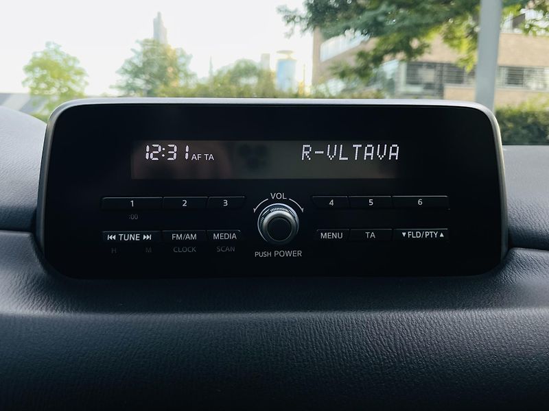 Mazda CX-5 2.0i MANUÁL SERVISKA TAŽNÉ 2WD - fotka 37 z 41