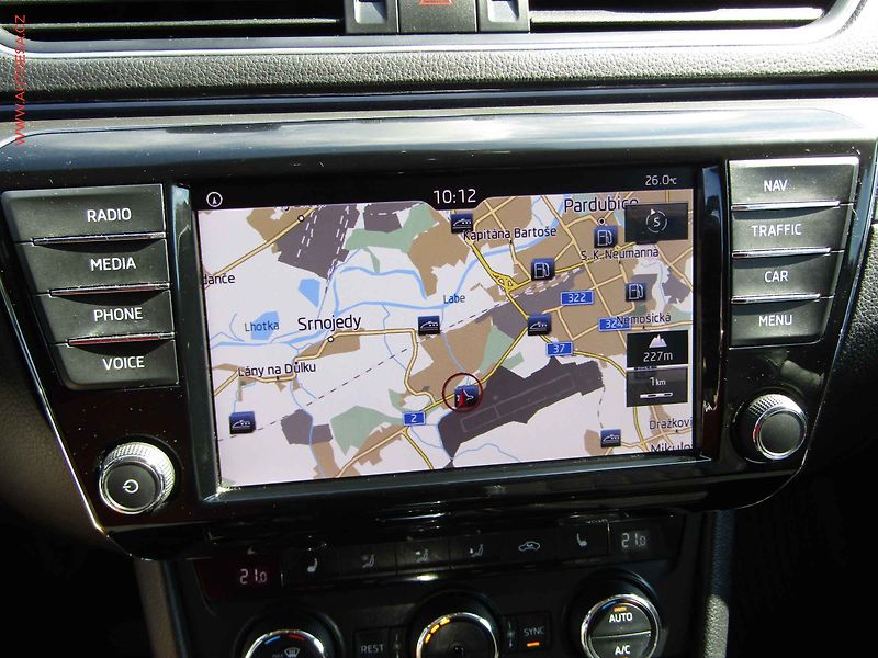 Škoda Superb (2016) 2.0 TDi, Style, DSG, TZ - fotka 16 z 20