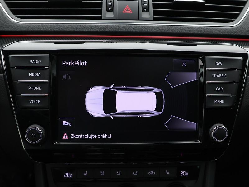 Škoda Superb 2,0 TSI 206kW 4x4 DSG Sportlin - fotka 17 z 26