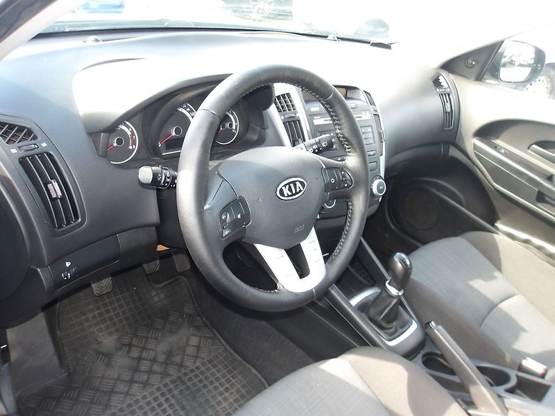 Kia Ceed 1,4i ČR ! NAJ.94000 km !!! Ser - fotka 18 z 34