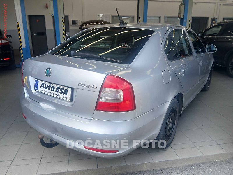 Škoda Octavia (2012) 2.0 TDi, ČR, autoAC - fotka 2 z 3